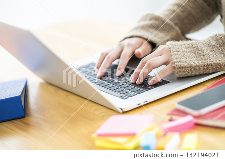 Woman computer hand parts image 132194021