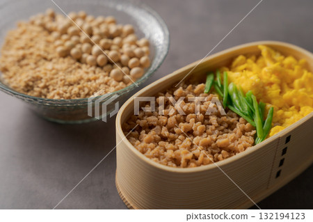 Minced meat bento made with soy meat 132194123