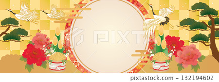 新年日本圖案背景金屏風、門松和起重機 132194602