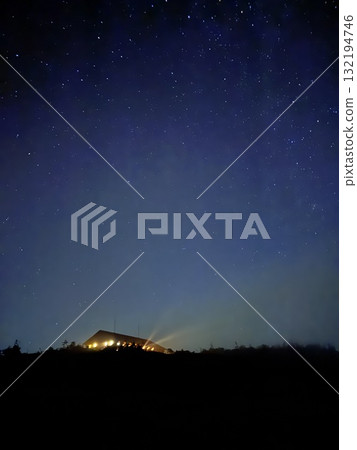 苗場山間小屋與星空、銀河夜景 132194746