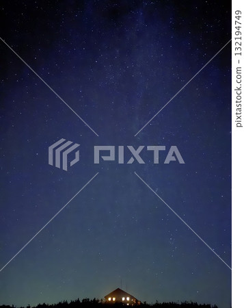 苗場山間小屋與星空、銀河夜景 132194749