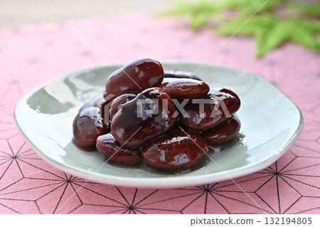 Boiled purple flower beans Boiled purple flower beans 132194805