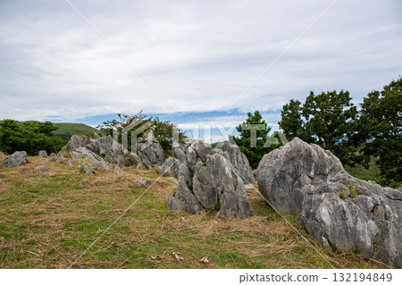 Autumn scenery where you can see the stone karst plateau of Akiyoshidai in the clear autumn sky Autumn scenery where you can see the stone karst plateau of Akiyoshidai in the clear autumn sky 132194849