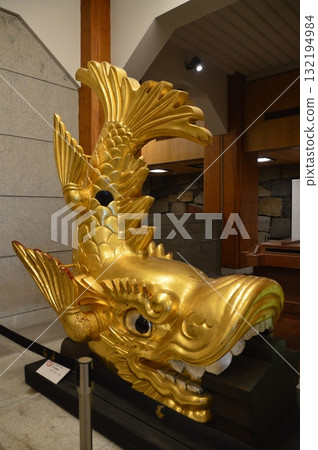 展出的「金鯱」（愛知縣名古屋市名古屋城） 132194984