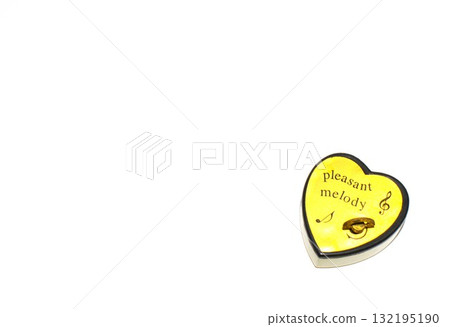 Heart-shaped music box 132195190