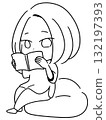一位正在閱讀的女士的線條畫 132197393