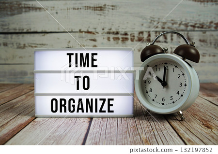 Time to Organize text with alarm clock on wooden background 132197852
