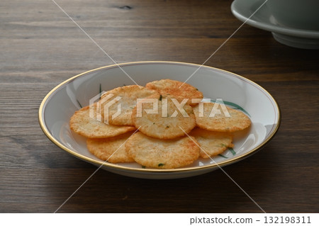 Taiwanese Red Oil Wonton Chips 132198311