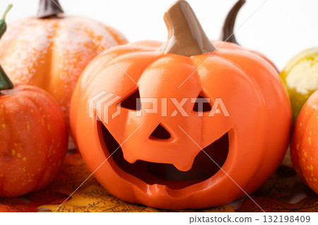 萬聖節南瓜（南瓜燈）小雕像的特寫 132198409