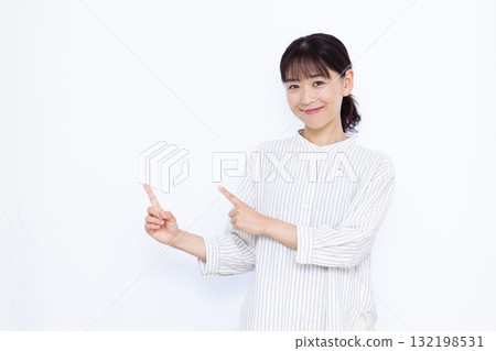 woman pointing finger woman pointing finger 132198531