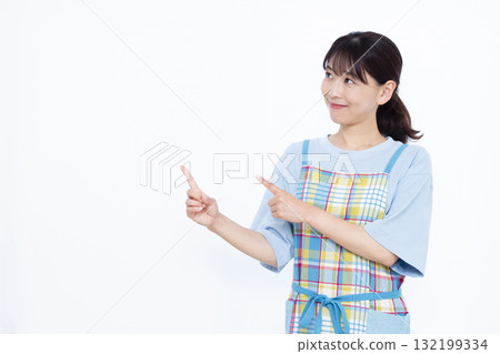 A housewife giving an introduction A housewife giving an introduction 132199334
