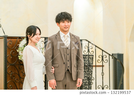 婚禮場地,新娘和新郎走下教堂(aisin aisle,教堂,chapel) 婚禮場地,新娘和新郎走下教堂(aisin aisle,教堂,chapel) 132199537