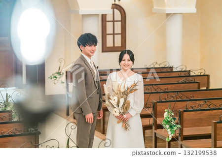 婚禮場地，新娘和新郎走下教堂（aisin aisle，教堂，chapel） 132199538