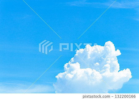 清新的藍天和白雲的簡單風景 清新的藍天和白雲的簡單風景 132200166
