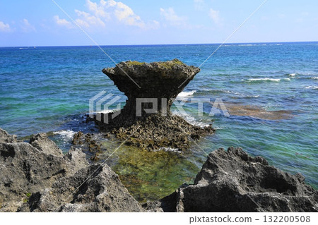 大島龍宮神信仰地。十月,沖繩本島。 343 大島龍宮神信仰地。 大島龍宮神信仰地。十月,沖繩本島。 343 大島龍宮神信仰地。 132200508