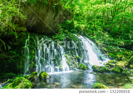 天然泉水(圖) 天然泉水(圖) 132200858