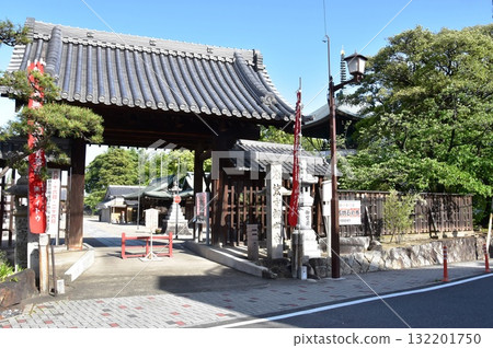 Nagoya City: West gate and fresh greenery of Kasadera Kannon (Kasadera Temple) 132201750
