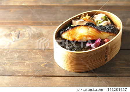 A bento lunch box with seaweed and grilled silver cod in a bento box. 132201837