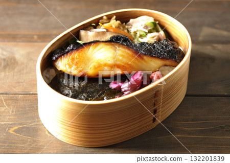 A bento lunch box with seaweed and grilled silver cod in a bento box. 132201839