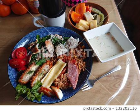 Christmas dinner plate dishes combined in a buffet-style Western restaurant 132202110