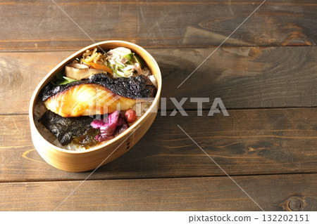 A bento lunch box with seaweed and grilled silver cod in a bento box. 132202151
