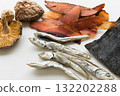 白色背景的魚湯配料 132202288