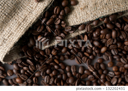 亞麻布和咖啡豆 132202431