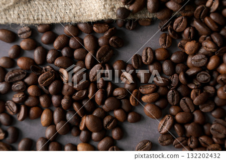 亞麻布和咖啡豆 132202432