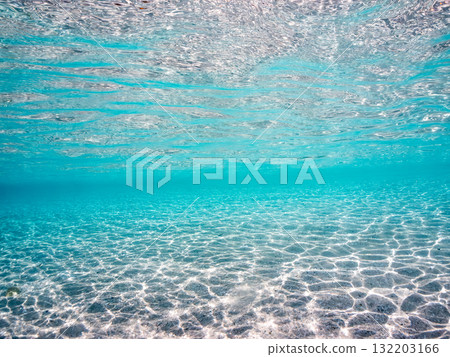 阿室島白色沙灘的半潛照片。沖繩縣島尻郡慶良間諸島座間味島座間味港 - 2025 132203166