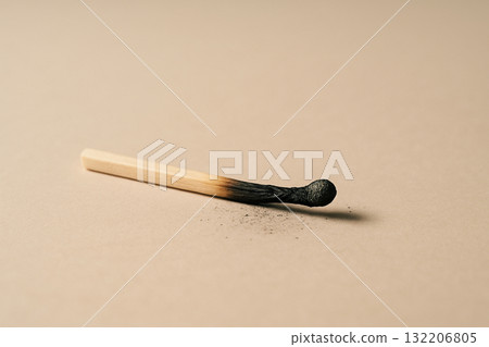 燒壞的火柴的概念照片 燒壞的火柴的概念照片 132206805