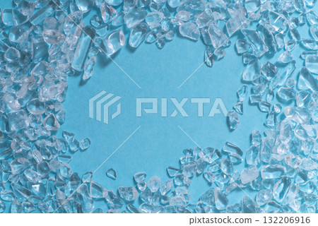 藍色背景上的水晶 藍色背景上的水晶 132206916