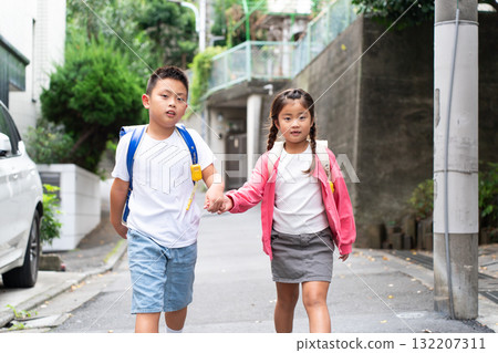 小學生上下學通勤 132207311