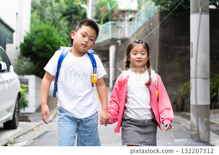 小學生上下學通勤 132207312