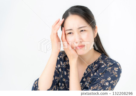 Women's hair care 132208296