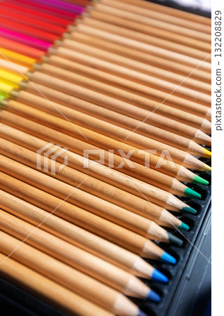 Set of colored pencils for artists in a metal box Set of colored pencils for artists in a metal box 132208829