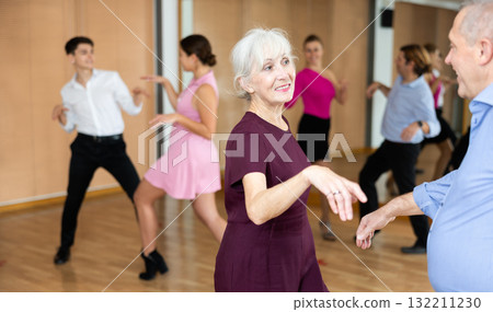 mature parthners dance cha-cha-cha mature parthners dance cha-cha-cha 132211230
