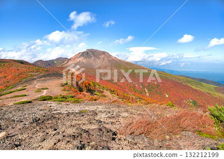 Mt. Chausu, dyed with autumn leaves in Nasu Town, Tochigi Prefecture 132212199