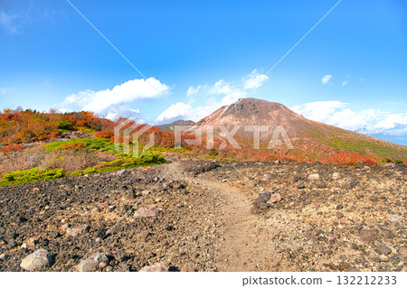 栃木縣那鬚町紅葉染紅的茶臼山 栃木縣那鬚町紅葉染紅的茶臼山 132212233