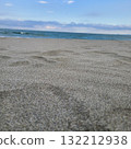 Horizon and sandy beach 132212938