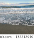 Waves to beat on the sandy beach 132212940