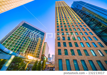 在日本，東京的城市景觀實在罕見。百合海鷗線、汐留站以及汐留商業街在陽光的映照下，美不勝收（10月17日） 132213017