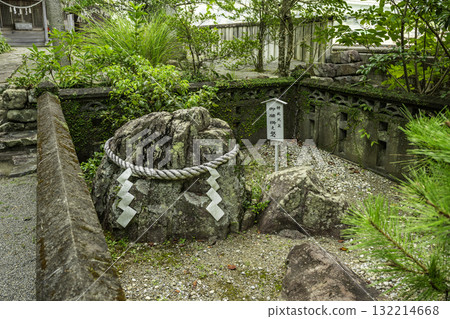 宮崎縣日向市日向美光町街景、立岩神社、神武天皇座岩 132214668