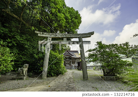 宮崎縣日向市日向美光町街景、立岩神社、鳥居及拜殿 132214716