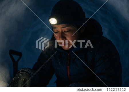 Bivouac, snow cave, winter mountain 132215212