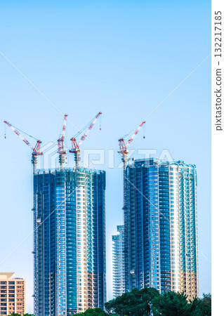 Tokyo cityscape in Japan - View of the Toyomi district and tower apartments under construction Tokyo cityscape in Japan - View of the Toyomi district and tower apartments under construction 132217185