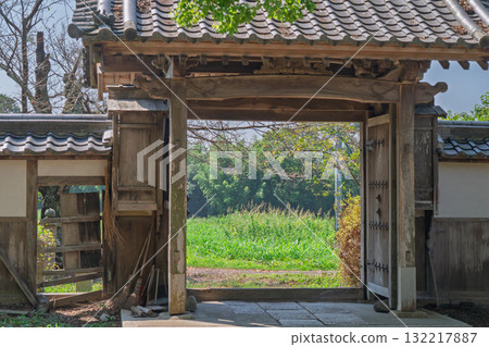 Photographing the ruins of Tanba Kokubunji Temple in Kameoka City, a nationally designated historic site 132217887