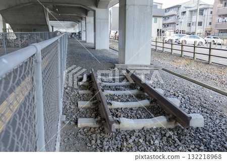 Rails of unknown purpose installed under the elevated tracks at Odai Station, JR Central Transport Corporation Rails of unknown purpose installed under the elevated tracks at Odai Station, JR Central Transport Corporation 132218968