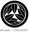 這是家族徽章。它是一個圓圈，上面有九片竹葉。 132219157