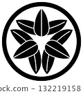 這是家族徽章。它中央有一個圓環，上面有九片竹葉。 132219158