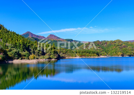 Autumn: Futatsuishi Dam in Miyagi Prefecture 132219514